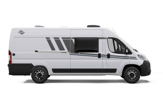 Weiße Seitenansicht eines Carado Campervans mit Schiebetür, Seitenfenster und Markise