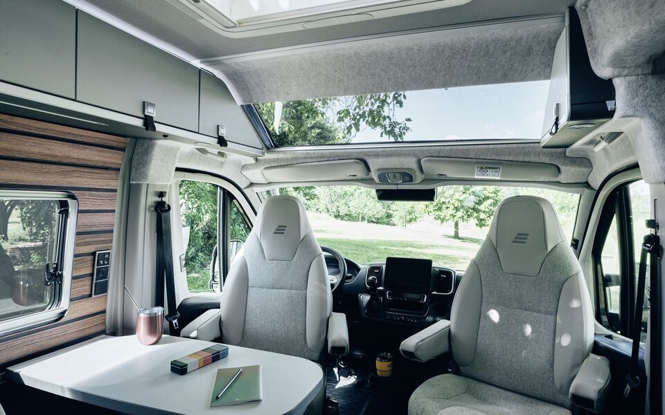 Press picture | Pioneering update: The new Hymer camper vans on a Fiat chassis_Yellowstone_interior_skyview