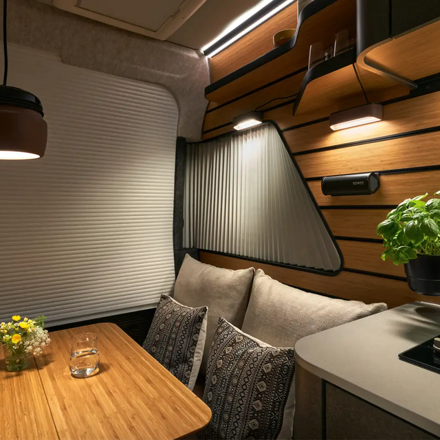 Atmospheric lighting through freely positionable lamp in the Magic Diner of the HYMER Venture S.