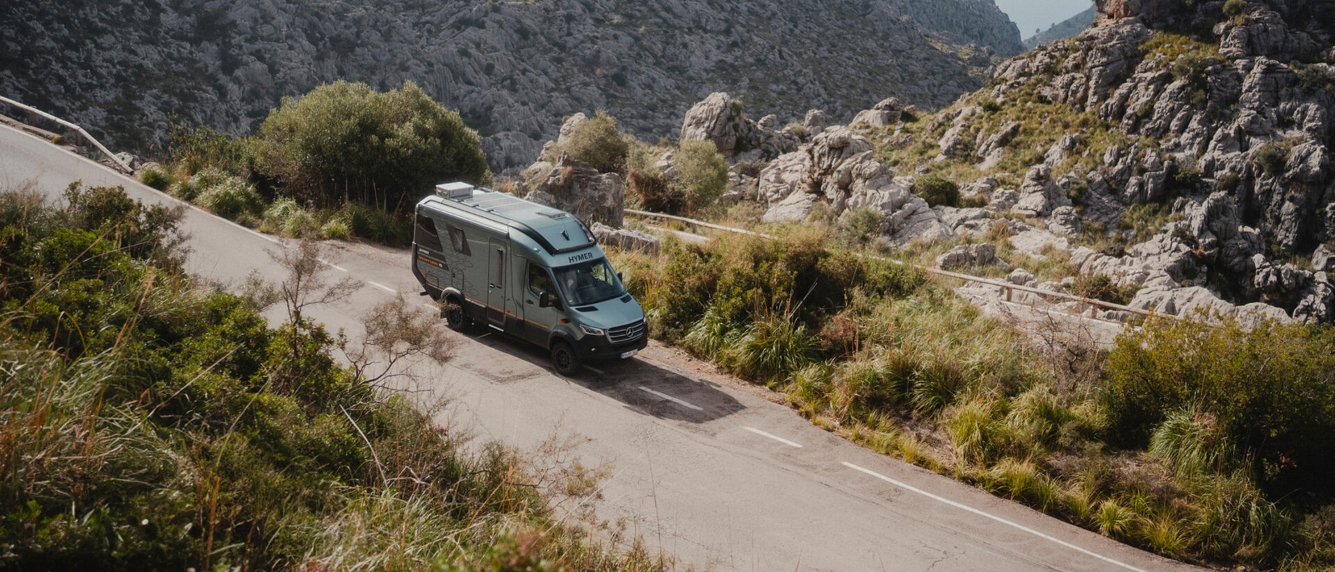 View from the front side of the Venture S, parked by the roadside and surrounded by rocks.