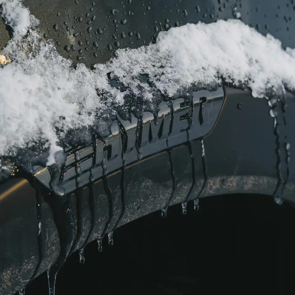 Udsigt over den frosne hjulkasse på en HYMER autocamper