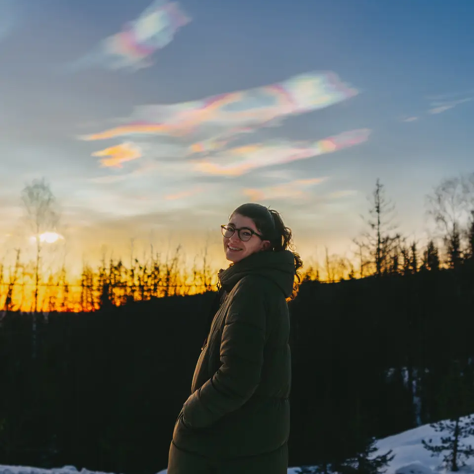Femme au coucher du soleil